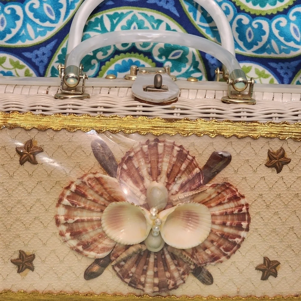 Vintage Princess Charming by Atlas Seashell Wicker Lucite Handle Purse 1950s/60s